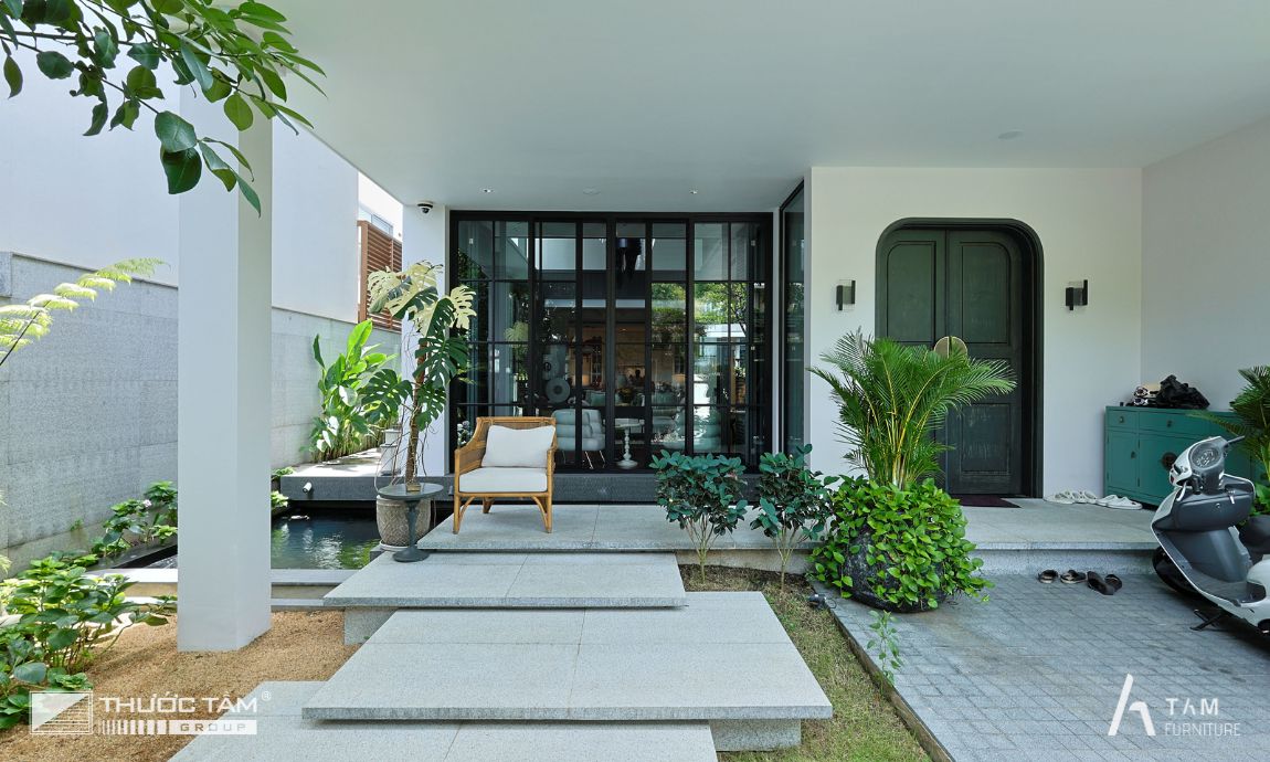 ban công phùng anh villa