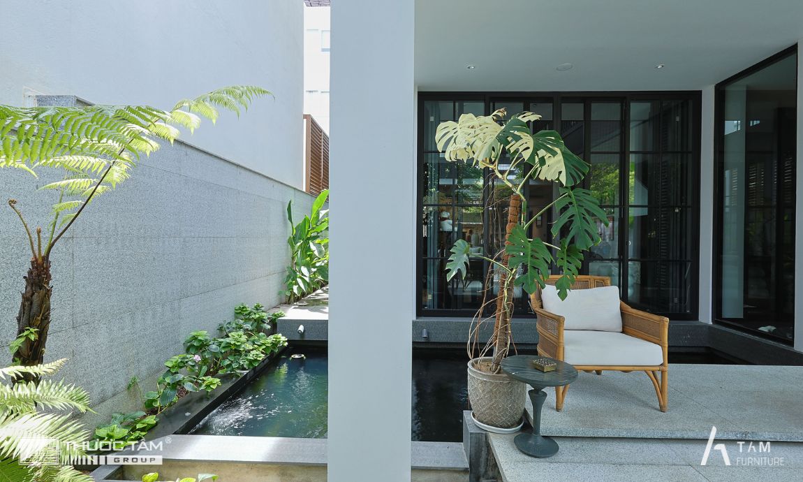 ban công phùng anh villa